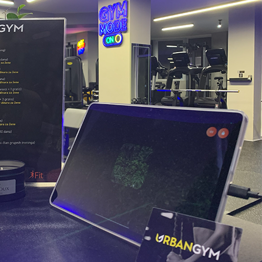 QR kod na tabletu koji služi kao terminal u teretani